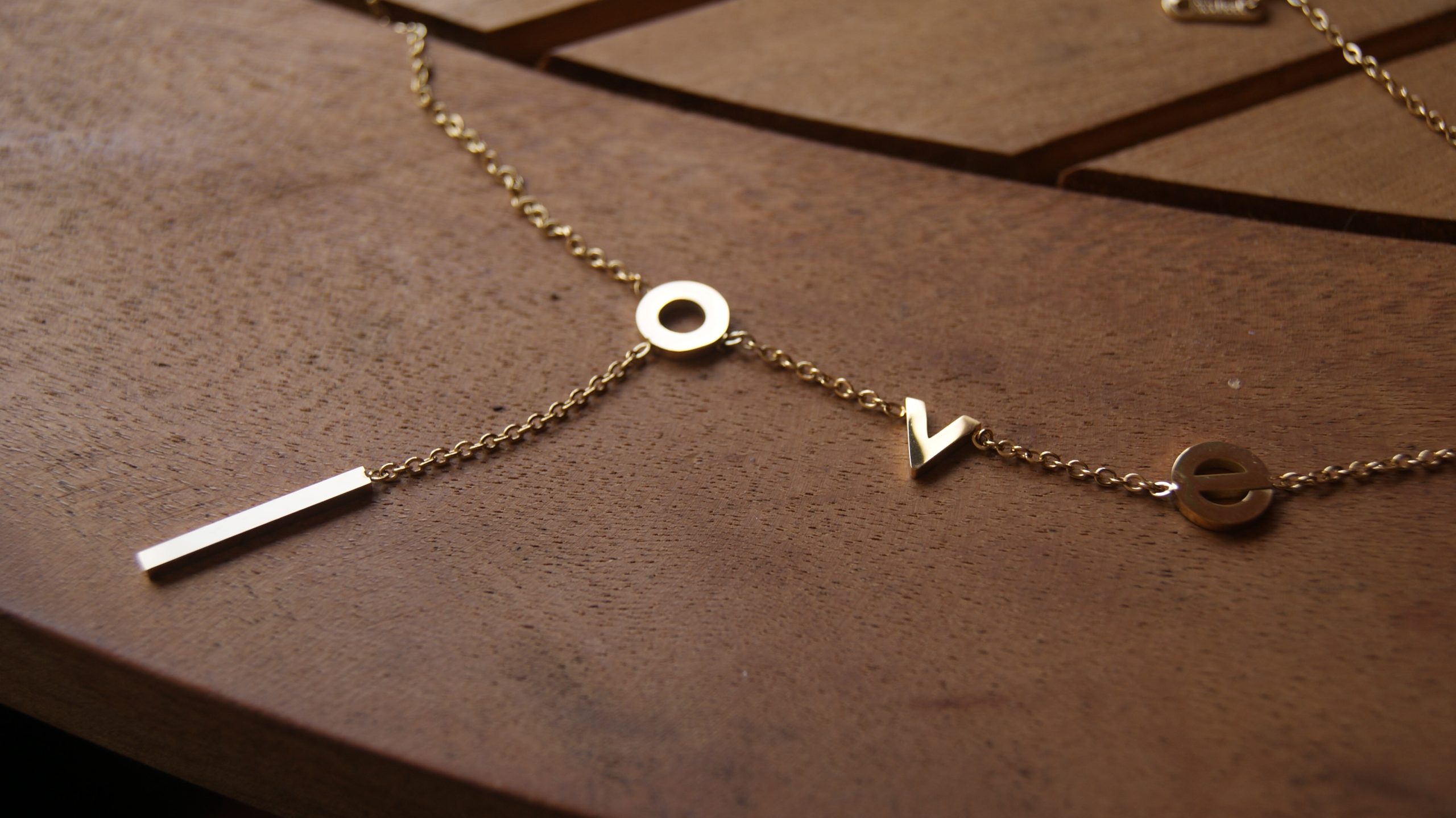 COLLAR LOVE DORADO