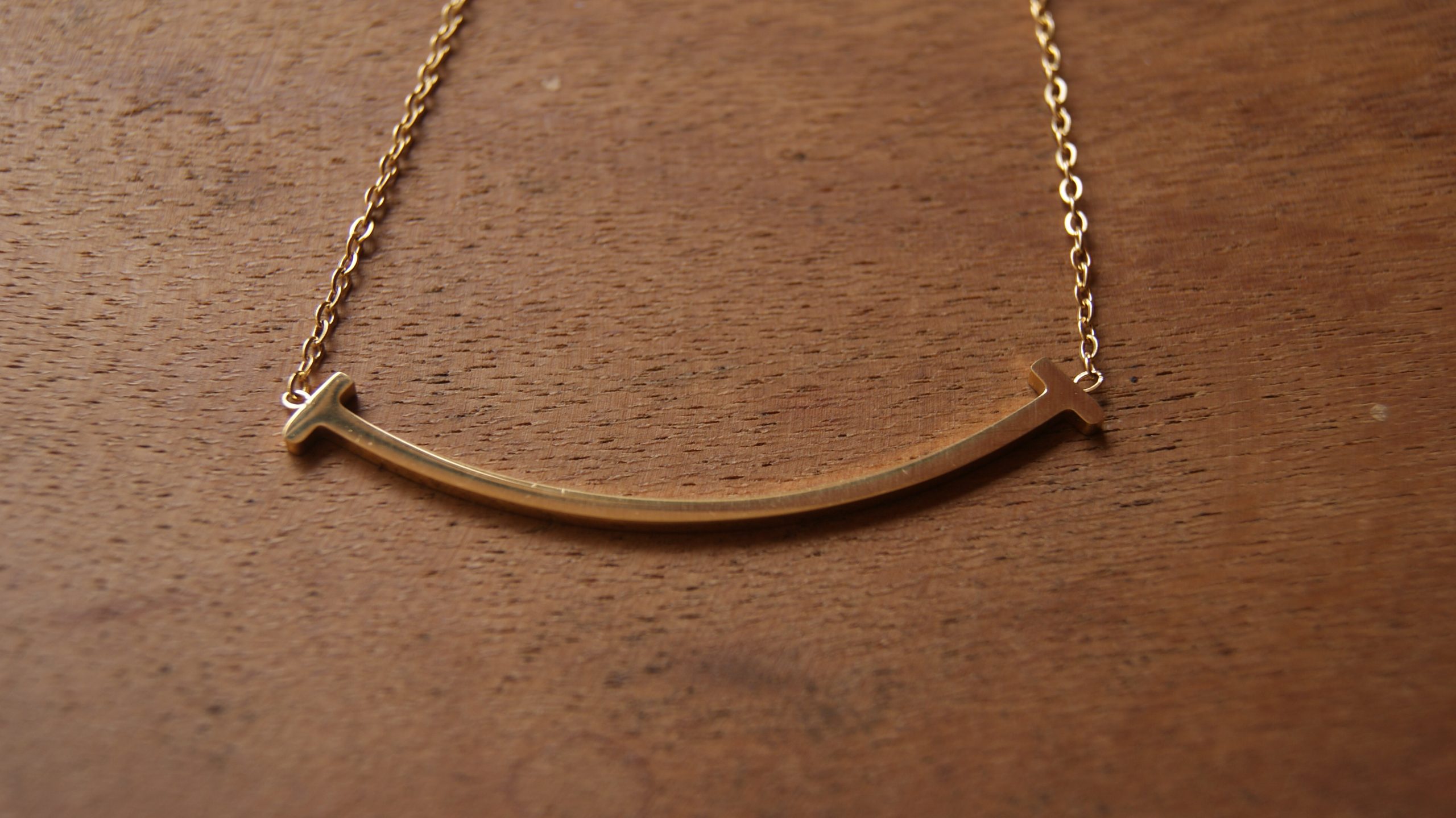 COLLAR SMILEY DORADO